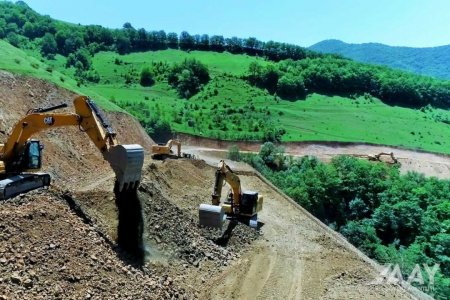 Laçın şəhərindən yan keçən yeni yolun asfaltlanmasına başlanılıb - 