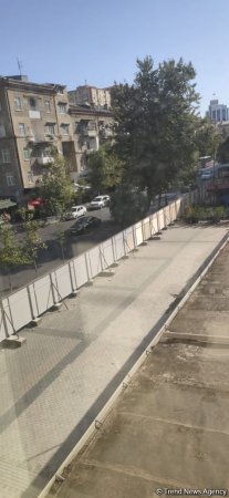 Bakının mərkəzində əvvəl ağacları çıxardılar, indi də obyekt tikirlər - 