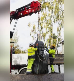 Finlandiyada Leninin sonuncu abidəsi sökülüb — Finlandiyada Leninin sonuncu abidəsi sökülüb —