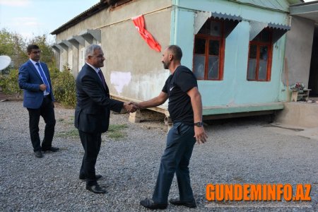 İcra başçısı Evoğlu kəndində şəhid ailəsini ziyarət etdi 