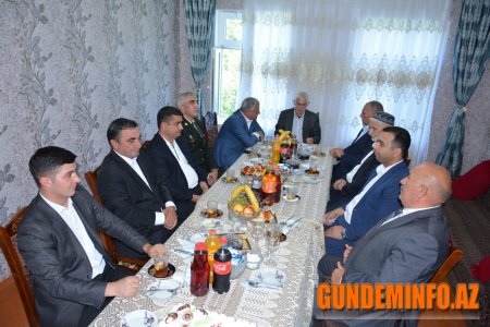 İcra başçısı 75 yaşlı şəhid atasını ad günündə ziyarət etdi 