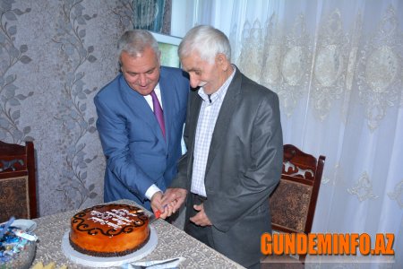 İcra başçısı 75 yaşlı şəhid atasını ad günündə ziyarət etdi 