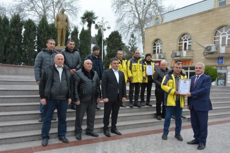 Tərtərdə avtomobil yolları işçilərinin peşə bayramı qeyd olunub