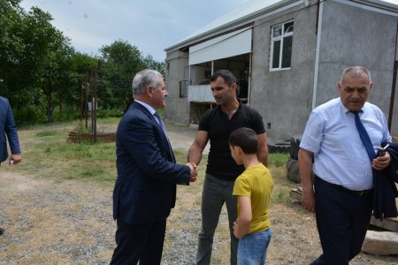 Rayon rəhbəri Birinci Qarabağ Müharibəsi şəhidi Mehrac Mahmudovun ailəsini ziyarət edib