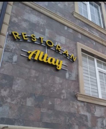 Bakıda məşhur restoranların sahibini döyən ofisant sərbəst buraxıldı 