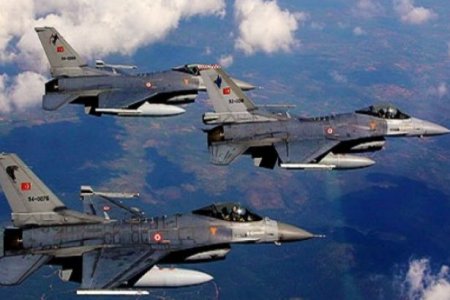 Türkiyə hərbi təyyarələri Pakistana niyə eniş edib?