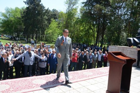 SSRİ bayrağı qaldıran, “Georgi lenti“ taxan Saleh Səmədov “Azərişıq”ASC-nin vəzifəli şəxsidir? – 