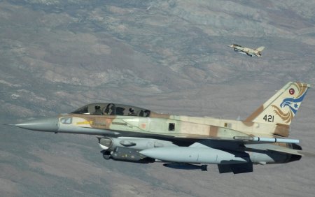 İran iki İsrail təyyarəsini vurdu, qadın pilot ələ keçirildi