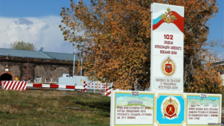 Rusiya Ermənistanda əsgər sayını artırır