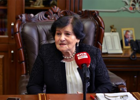 85 yaşlı direktor aylardır ki, işı çıxmır