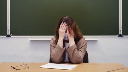 Serftifikasiyadan kəsildi, məktəbə texniki işçi kimi düzəlmək istədi - 