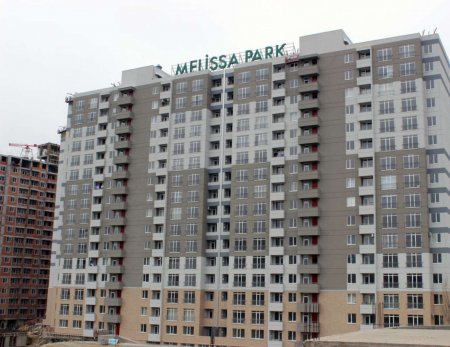 "Melissa Park"ın sakini çatlardan şikayətləndi: 