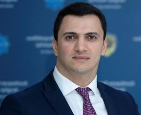 Dövlət Gömrük Komitəsində kürsü savaşı Dövlət Gömrük Komitəsində kürsü savaşı