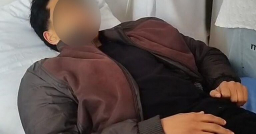 Məktəbli dərsdə sinif yoldaşının valideyni tərəfindən döyüldü - Məktəbli dərsdə sinif yoldaşının valideyni tərəfindən döyüldü -