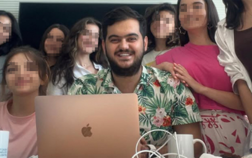 “Zarafatyana dərsləri ilə tanınan bu müəllim bizi aldadıb” “Zarafatyana dərsləri ilə tanınan bu müəllim bizi aldadıb”