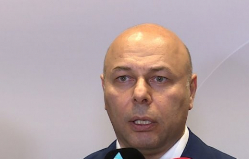 Neftçilər Xəstəxanasında həkim Ramil Əliyev 2500 manat alaraq əməliyyat etdi-... 