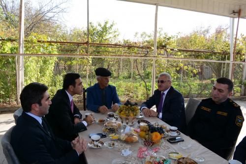 İcra başçısı şəhid qardaşını yubiley günü ziyarət etdi 