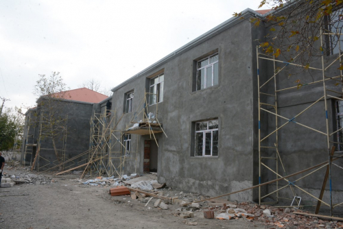 Rayon rəhbəri Tərtər şəhər 3 nömrəli körpələr evi-uşaq bağçasında aparılan əsaslı təmir işləri ilə tanış olub