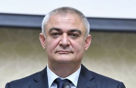 Həbsdəki sabiq məmur: “Məhkəmə tez bitirək, açıq ürək əməliyyatı olunmalıyam“