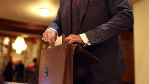 İcra hakimiyyətlərində ixtisara düşənlər yeni işlə təmin ediləcək? -  