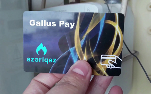 Saatlardır qaz kartlarına pul vurmaq olmur