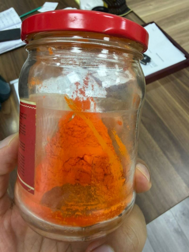 “Kənd toyuğu” kimi satmaq üçün rəngləyiblər –  