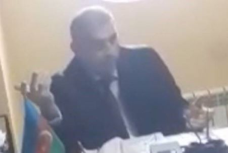 “Azəraqrar” direktoru vətəndaşı dövlətlə üz-üzə qoymağa çalışır -  