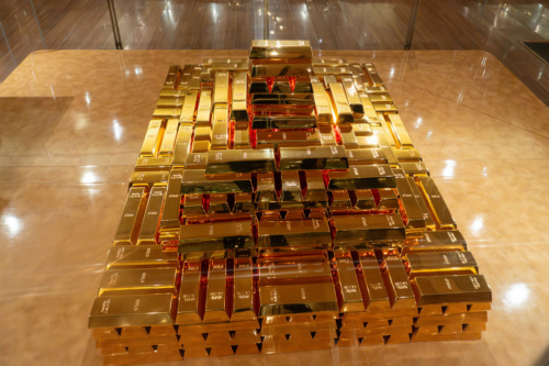 Qızılın qiyməti 4 700 dollardan aşağı düşüb