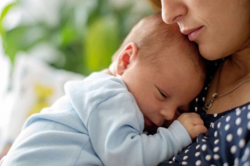 Hamiləliyə, 3 yaşına qədər uşağa qulluğa görə və digər ödənişlər yeni qaydada hesablanacaq