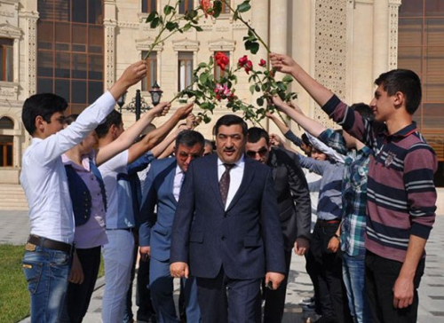 Salyanın keçmiş imperatorunun oğlu Rumıniyanı satın aldı -  