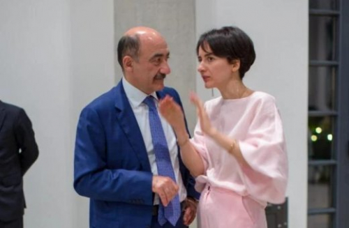 ATA TALAYIR, OĞUL XARİCƏ DAŞIYIR... –  