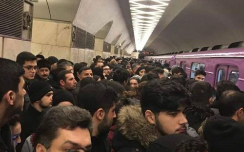 Bakı metrosunda problem yarandı 
