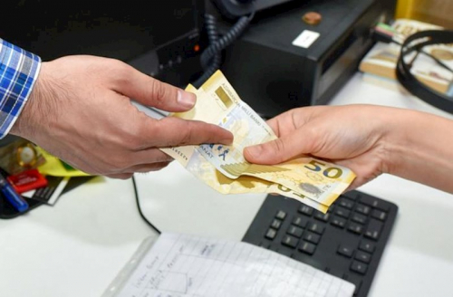 Azərbaycanda aztəminatlıların sayı artıb, verilən yardımın məbləği azalıb