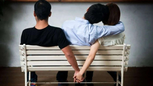 Azərbaycanda həyat yoldaşına xəyanət etmək 20 min manata başa gələcək: 