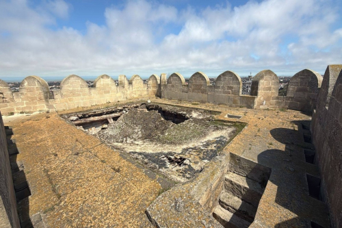 Böyük Mərdəkan qəsrində çökmə olub -  