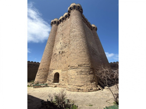 Böyük Mərdəkan qəsrində çökmə olub -  