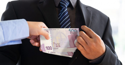 Rəis külli miqdarda alimenti mənimsədi