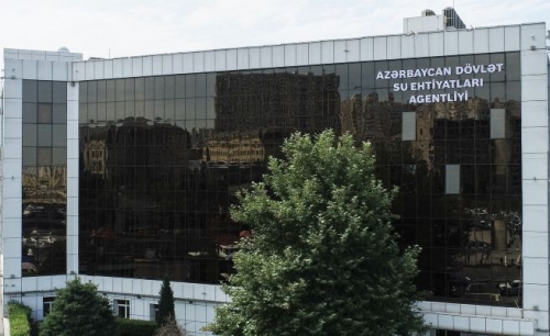 AYA 10 MİN MANAT MAAŞ ALAN İDARƏ RƏİSİ... -  