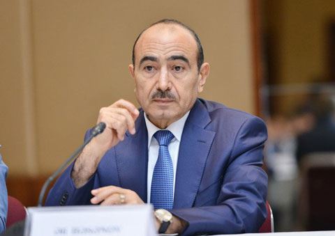 Büdcə pulları hələ də Əli Həsənovun ailəsinə peşkəş edilir