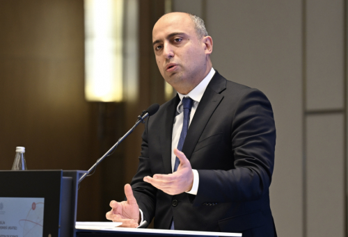 “Müəllimə yazıq kimi baxılmamalıdır...”