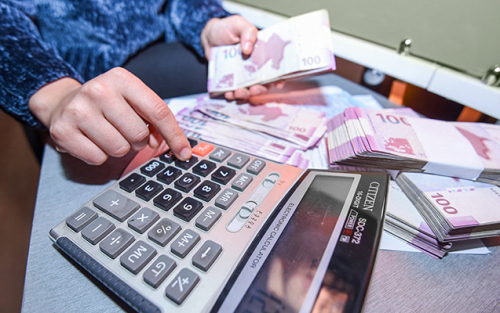 Bu gedişlə problemli kreditlər 2 milyard manata qədər arta bilər