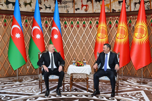 Azərbaycan və Qırğızıstan prezidentləri mətbuata bəyanatlarla çıxış edirlər