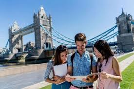 Britaniya universitetləri maliyyə böhranı ilə üz-üzə: 