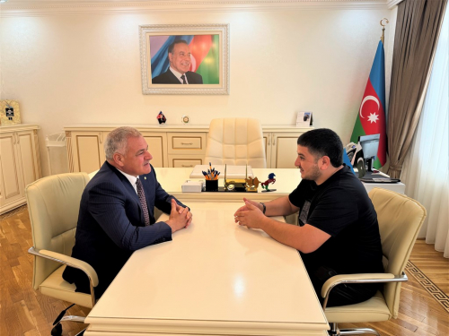 Rayon rəhbəri Vətən Müharibəsi qəhrəmanı Azər Abdullayevi qəbul edib
