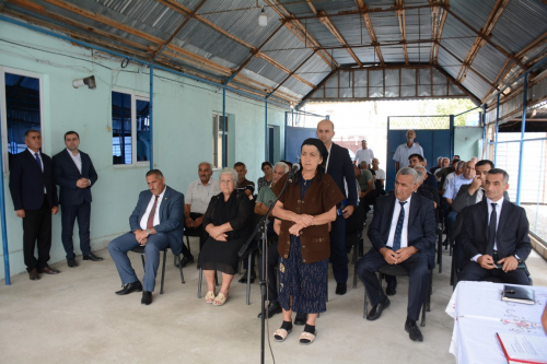 İcra başçısı Yenikənd kəndində səyyar-qəbul keçirdi 