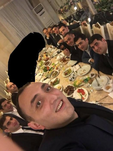Emin Əmrullayev təhsili dostlarının əli ilə bazara çevirib -