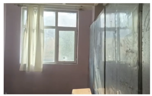 Məktəbə daş atdılar -